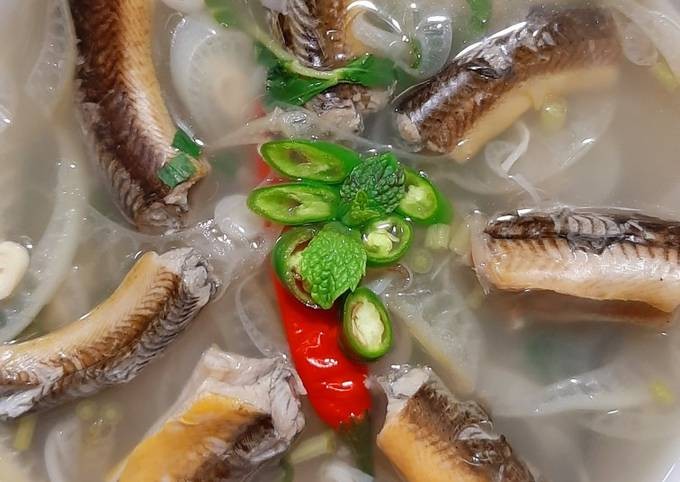 Món canh chua lươn cơm mẻ bổ dưỡng, thanh mát với nguyên liệu tươi ngon