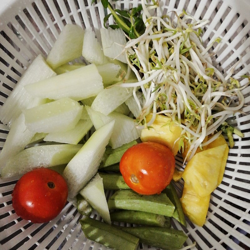 Sơ chế đậu bắp cho món canh chua lườn cá hồi