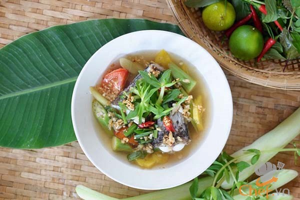 Canh chua cá lóc nấu với dọc mùng thơm ngon