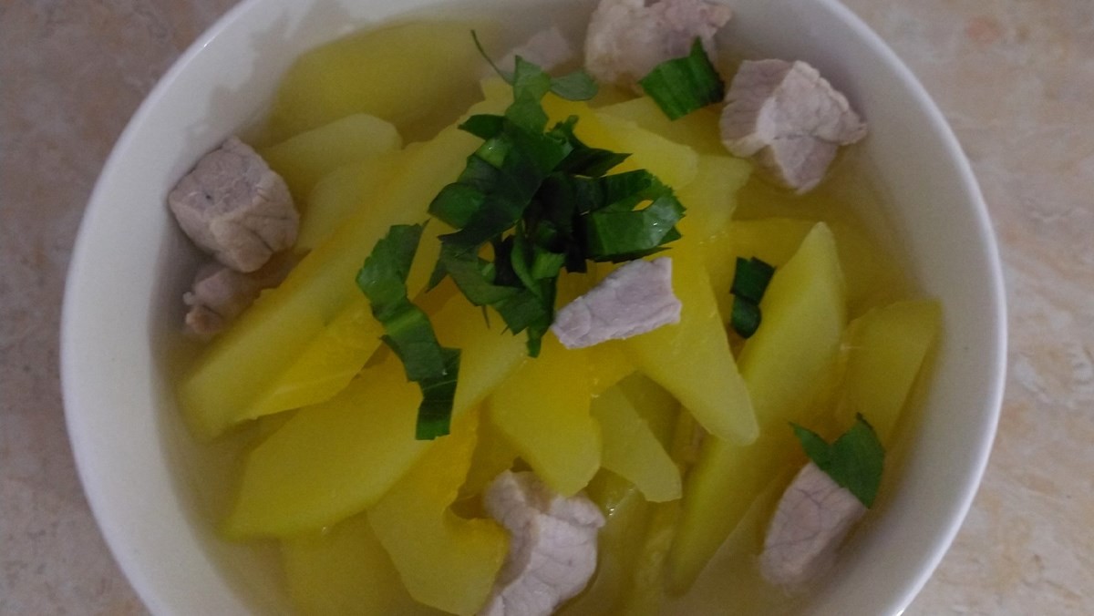 Canh đu đủ hầm thịt nạc heo bổ dưỡng cho bữa cơm gia đình
