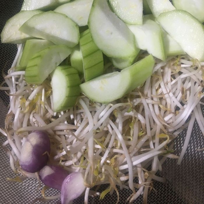 Canh mướp hương hấp dẫn giá đỗ, thanh mát