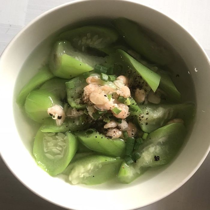 Canh mướp nấu tép với hương vị biển cả, đậm đà