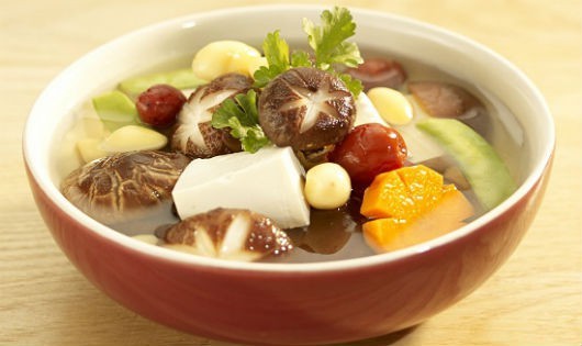 Món canh nấm củ quả thanh mát, bổ dưỡng trong mâm chay cúng