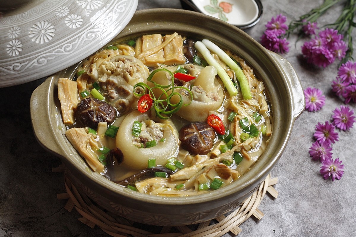 Chân giò hầm măng chua thanh, giòn sần sật, món ăn dân dã mà hấp dẫn