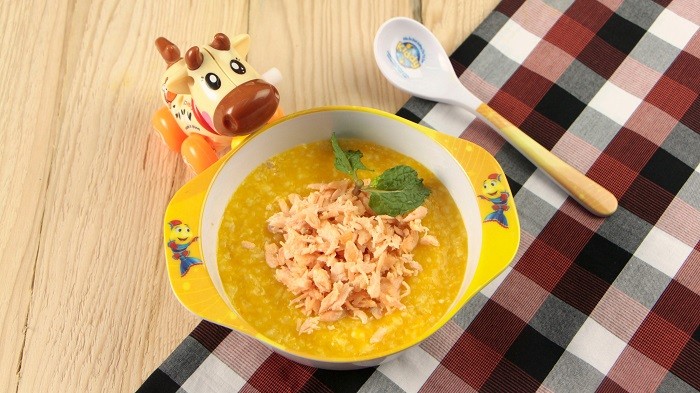 Bát cháo cá hồi cà rốt thơm ngon, bổ dưỡng cho bé ăn dặm