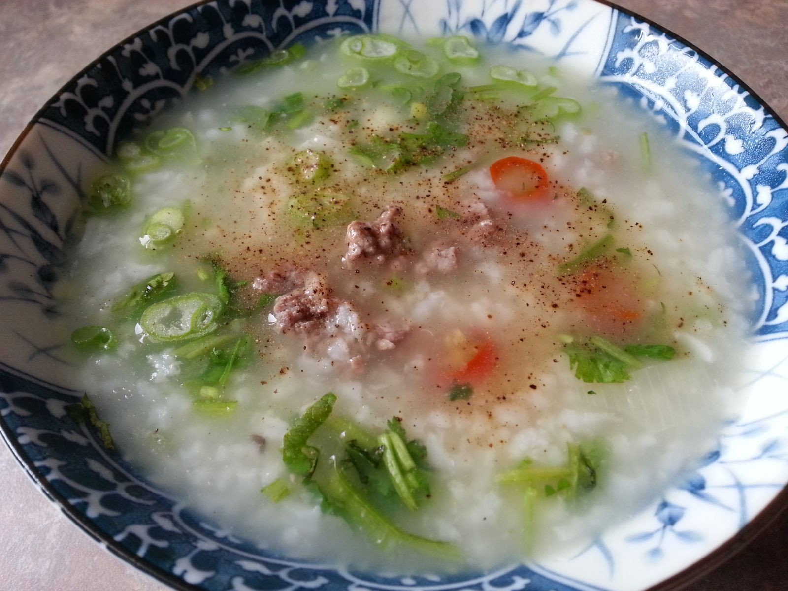 Cháo thịt bằm đậu xanh hạt sen hấp dẫn, tốt cho sức khỏe