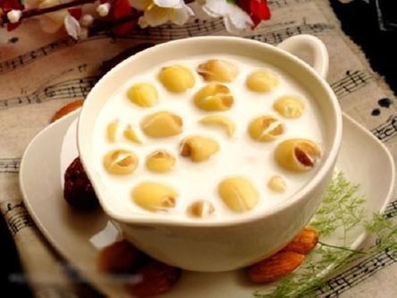 bí quyết nấu chè đậu xanh với bột sắn dây kết hợp hạt sen khô