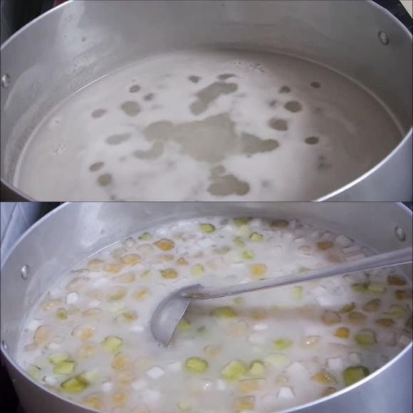 Chè bí đỏ khoai môn đã hoàn thành, đang được đun sôi nhẹ trong nồi để các nguyên liệu ngấm đều hương vị