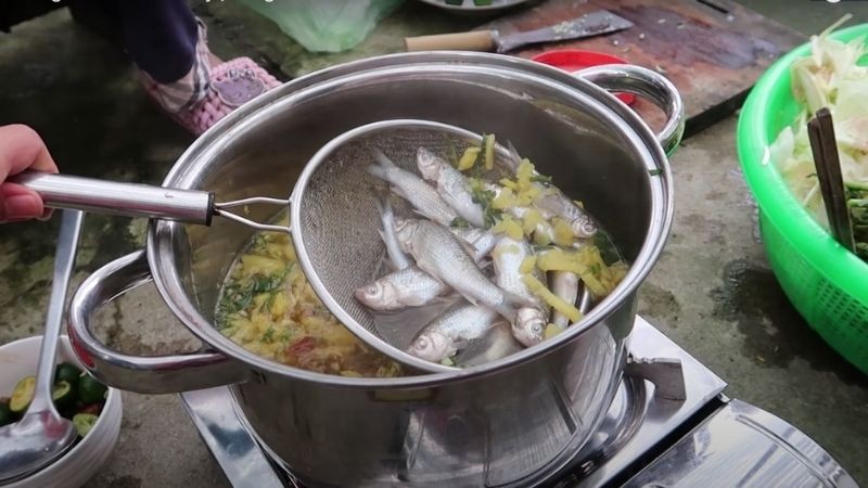 chia se cach nau canh chua ca linh bong so dua dam chat mien tay 202112202144085361