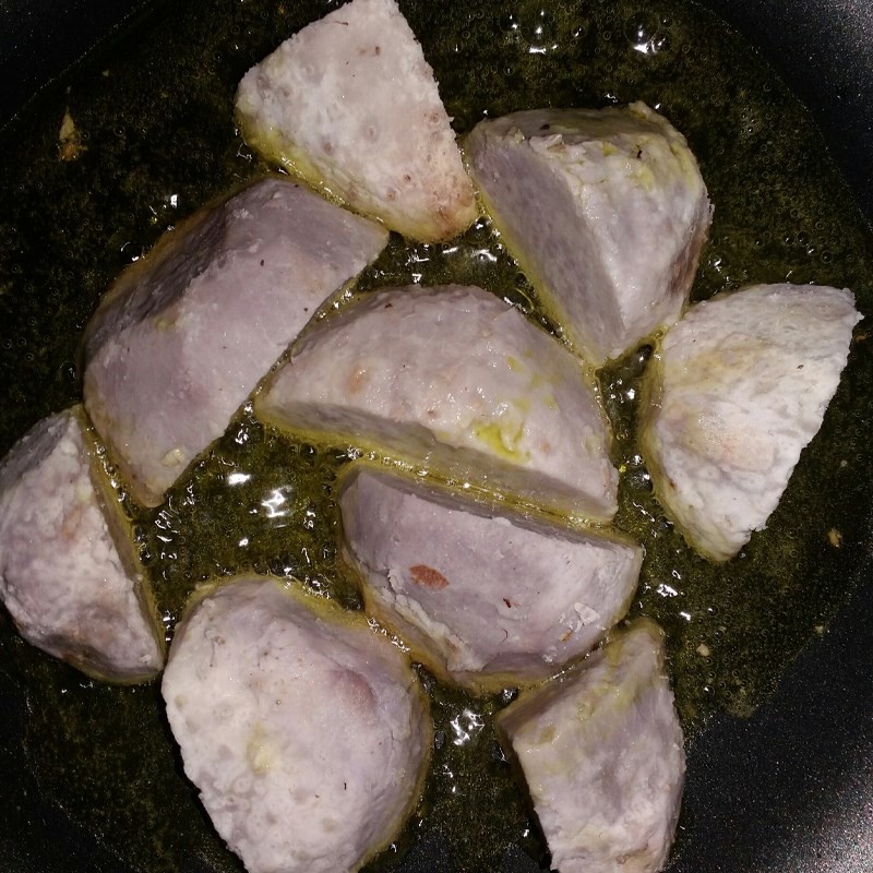 Chiên khoai môn bước 1