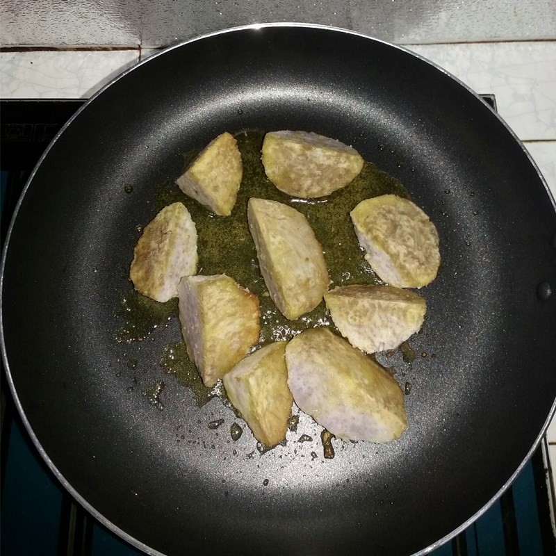 Chiên khoai môn bước 2