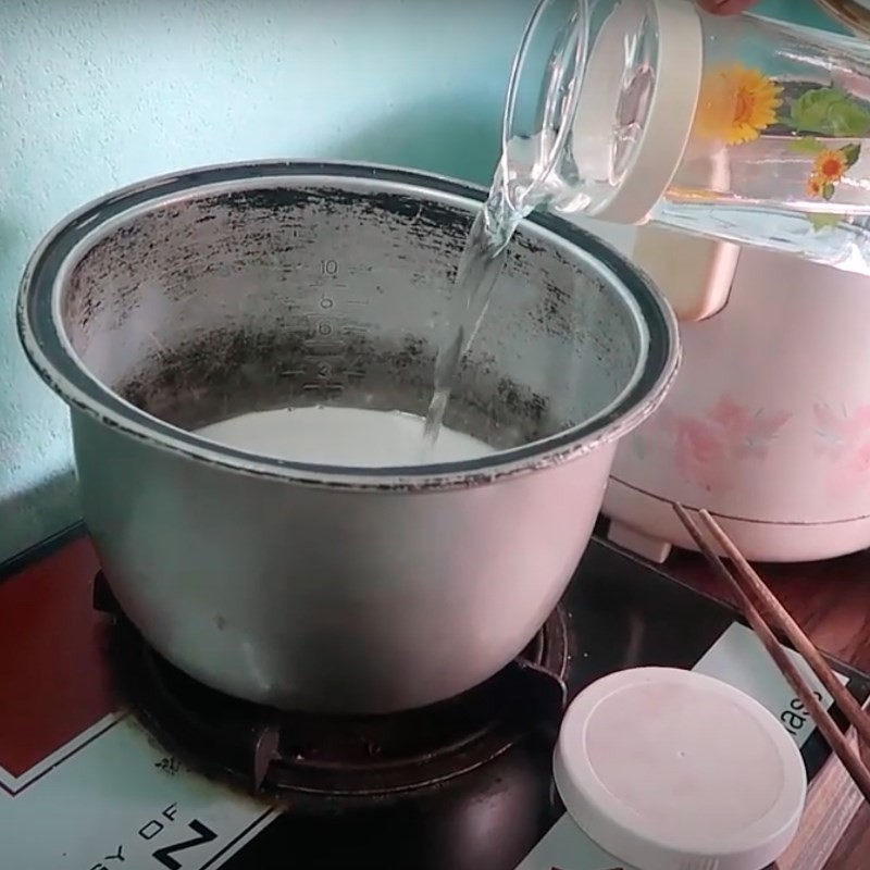Nấu nước cốt dừa trong nồi cơm điện
