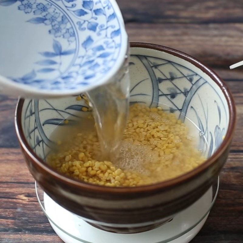 Ngâm đậu xanh làm chè bưởi An Giang