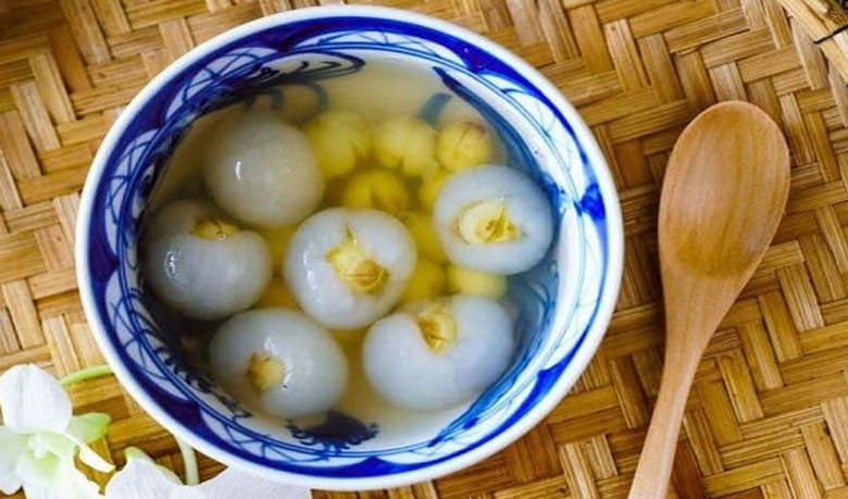 Thành phẩm chè hạt sen long nhãn thanh mát, ngọt dịu đã hoàn thành