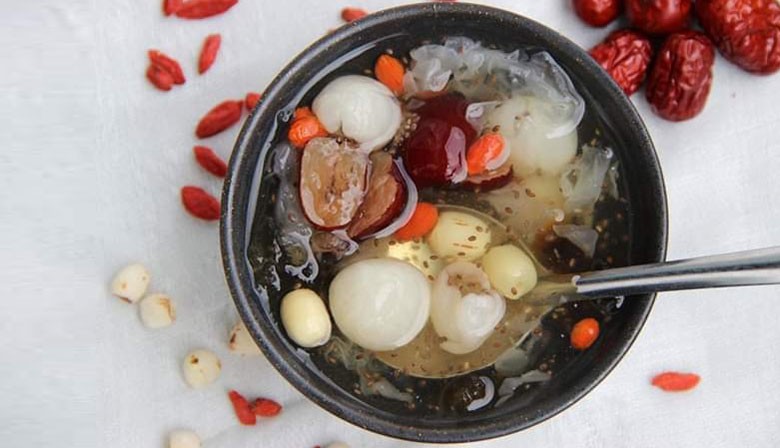 Thành phẩm chè tuyết dưỡng nhan thơm ngon sau khi nấu