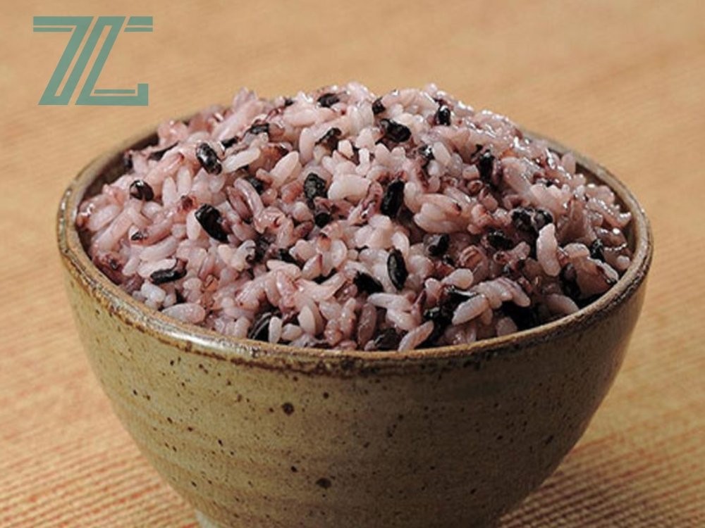 Cơm tẻ nấu đậu đen