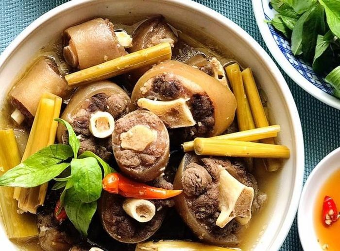 Tô đuôi bò hầm sả ớt thơm ngon, hấp dẫn
