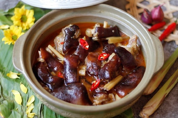 Món giò heo giả cầy với đậu phộng rang, mang hương vị đặc trưng của ẩm thực miền Nam