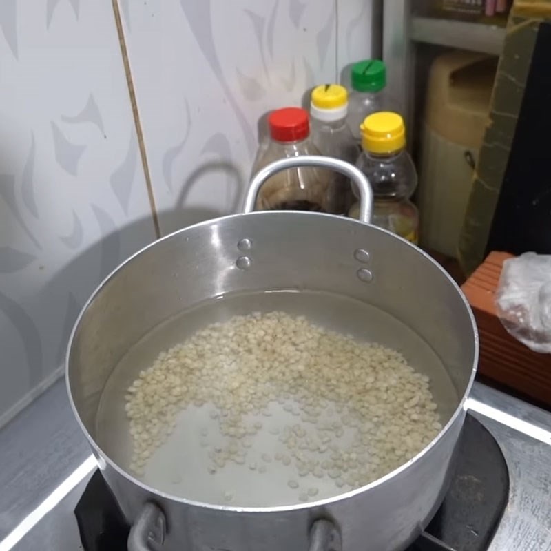 Hầm bo bo và bạch quả riêng để đảm bảo độ chín của từng nguyên liệu