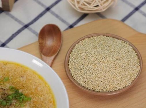 Món cháo hạt diêm mạch cá bống đồng và súp lơ xanh giàu dinh dưỡng, phù hợp cho bé ăn dặm.