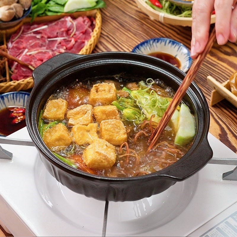 Hoàn thành tô bún nước lèo chay bằng nấm và chanh dây
