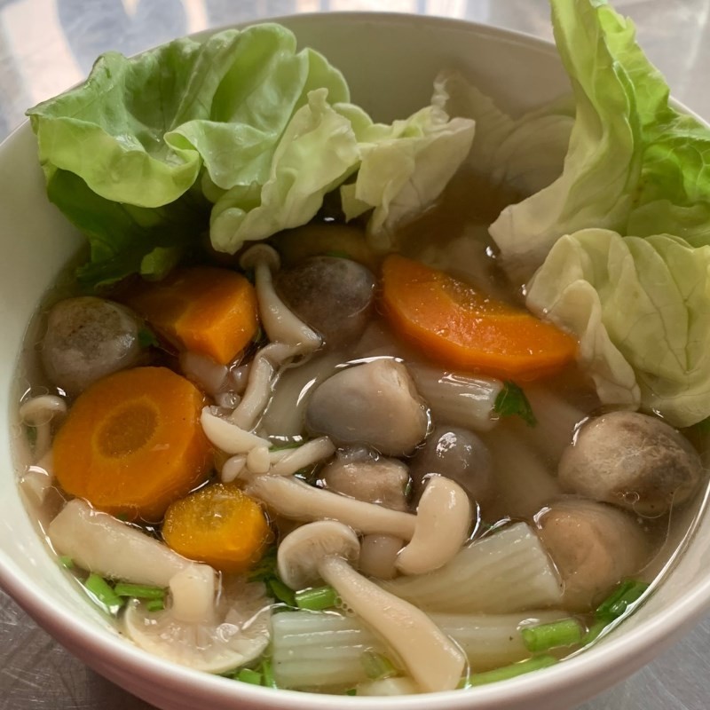 Thành phẩm nui nấu nấm rau củ chay khi hoàn thành