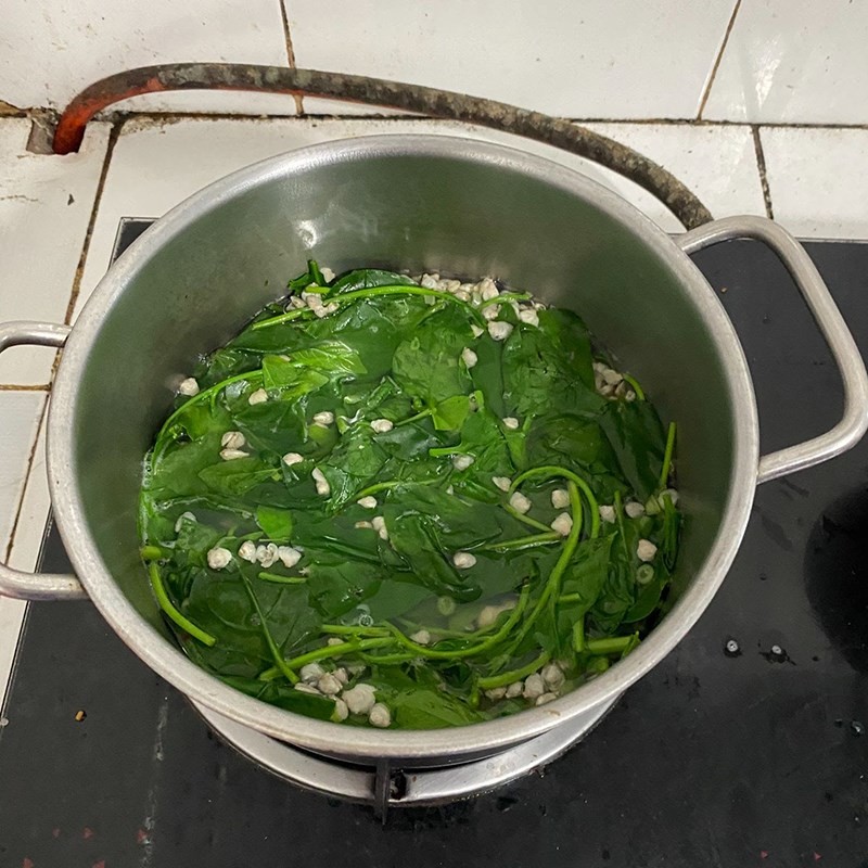 Nồi canh hến mồng tơi thơm ngon vừa nấu xong
