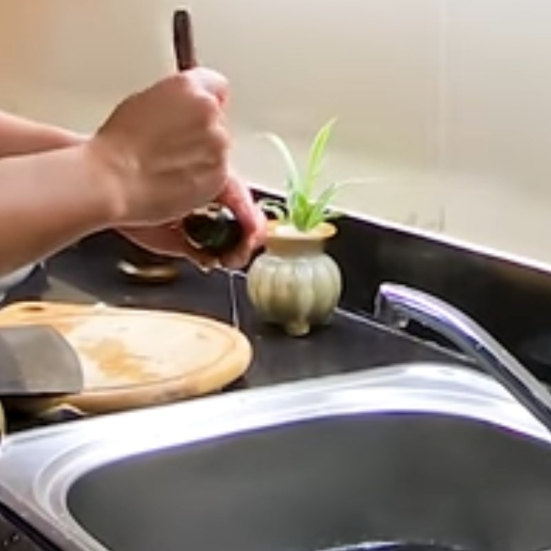Thịt ốc nhồi sau khi được lấy ra khỏi vỏ, loại bỏ phần ruột