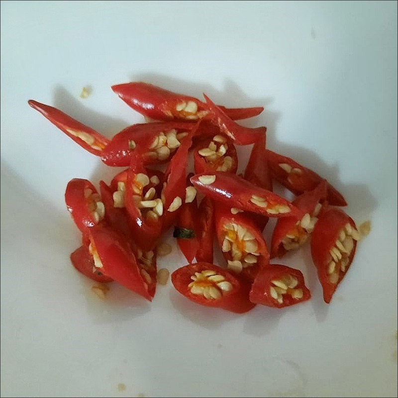 Pha chế nước chấm tắc gừng ớt cho ốc hút