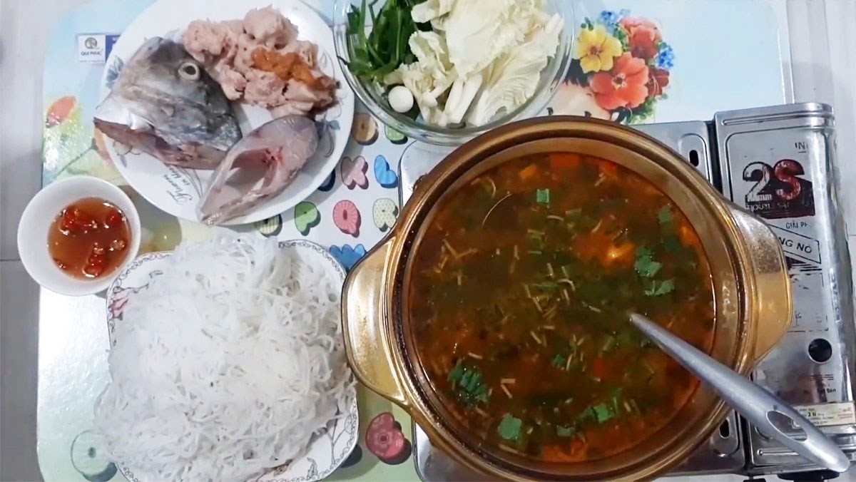 Lẩu cá chim chua cay, cách nấu lẩu cá chim với hương vị đậm đà, kích thích vị giác