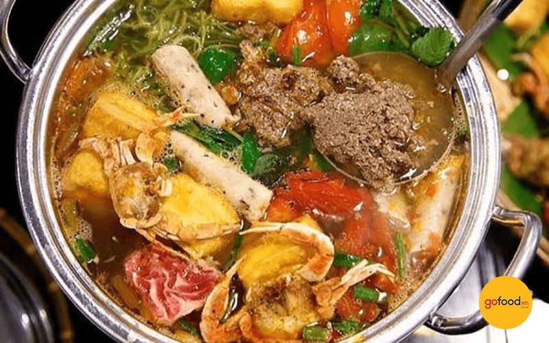 Lẩu cua đồng Hải Phòng với gạch cua và sấu chua