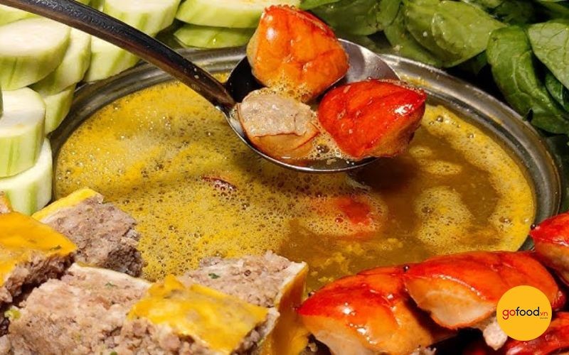 Lẩu cua đồng miền Nam béo ngậy, màu gạch cua đẹp mắt