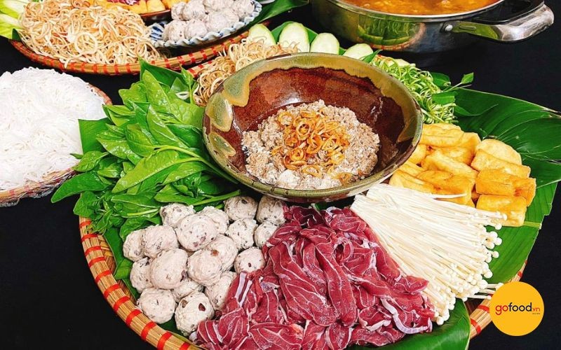 Lẩu cua đồng mồng tơi thanh mát với riêu cua nổi
