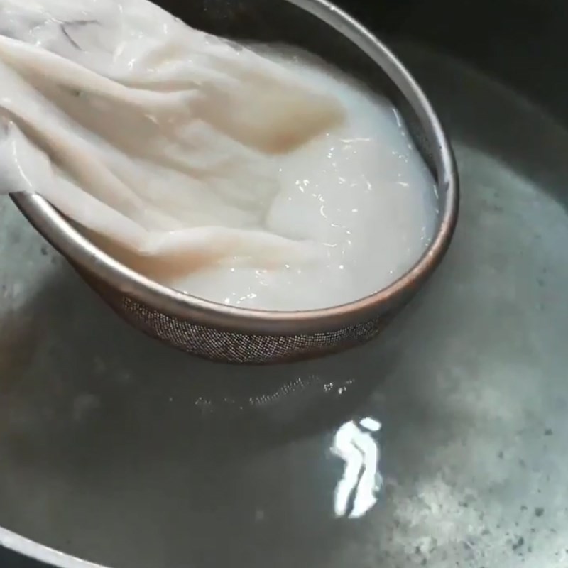 Lọc cơm mẻ với rây lọc