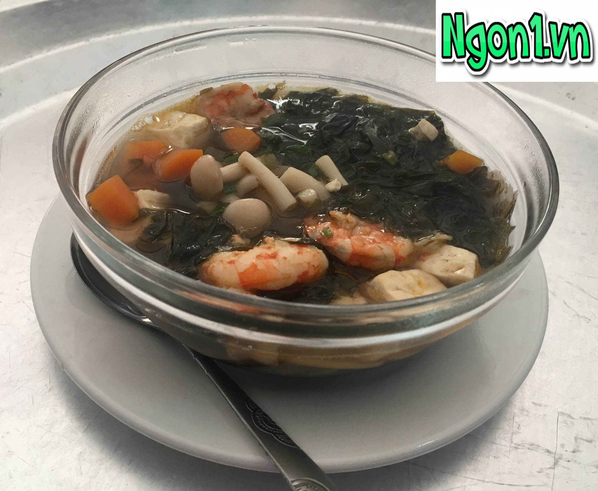 Canh rong biển nấu cùng tôm