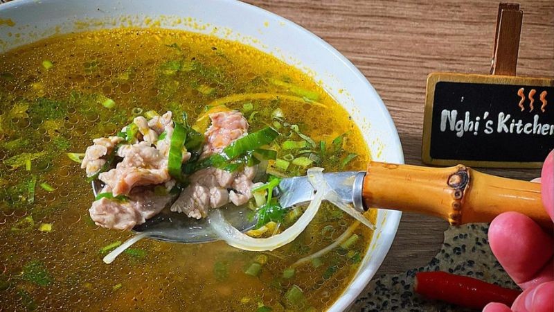Thưởng thức xáo bò Quảng Nam cùng bánh mì hoặc bánh tráng