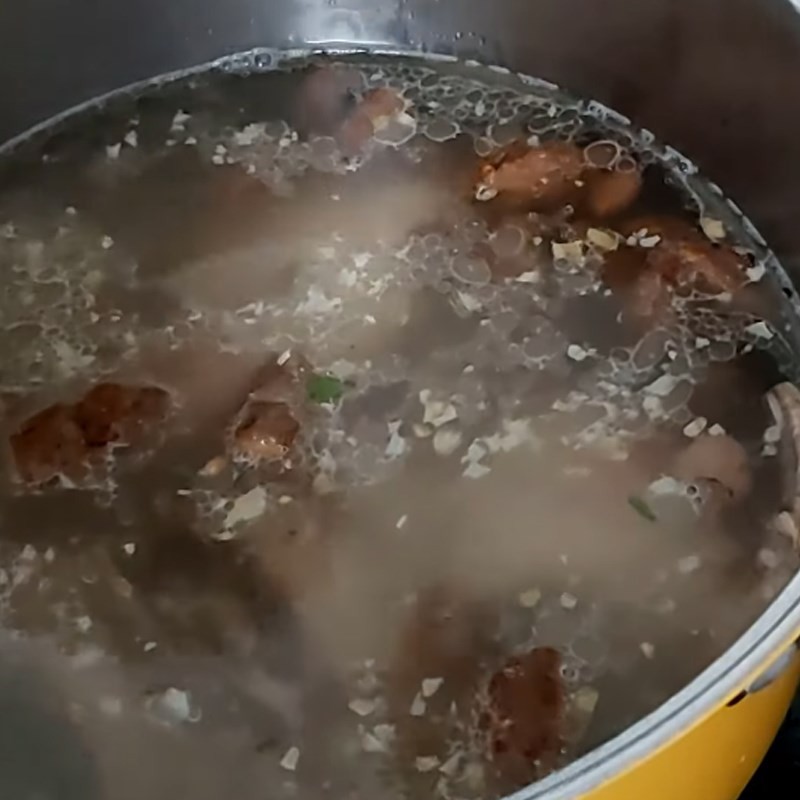 Phi thơm hành tỏi cho canh chua