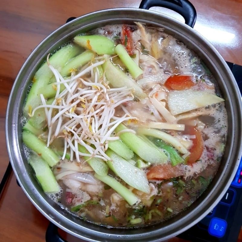 Nồi canh chua cá lăng sôi sục