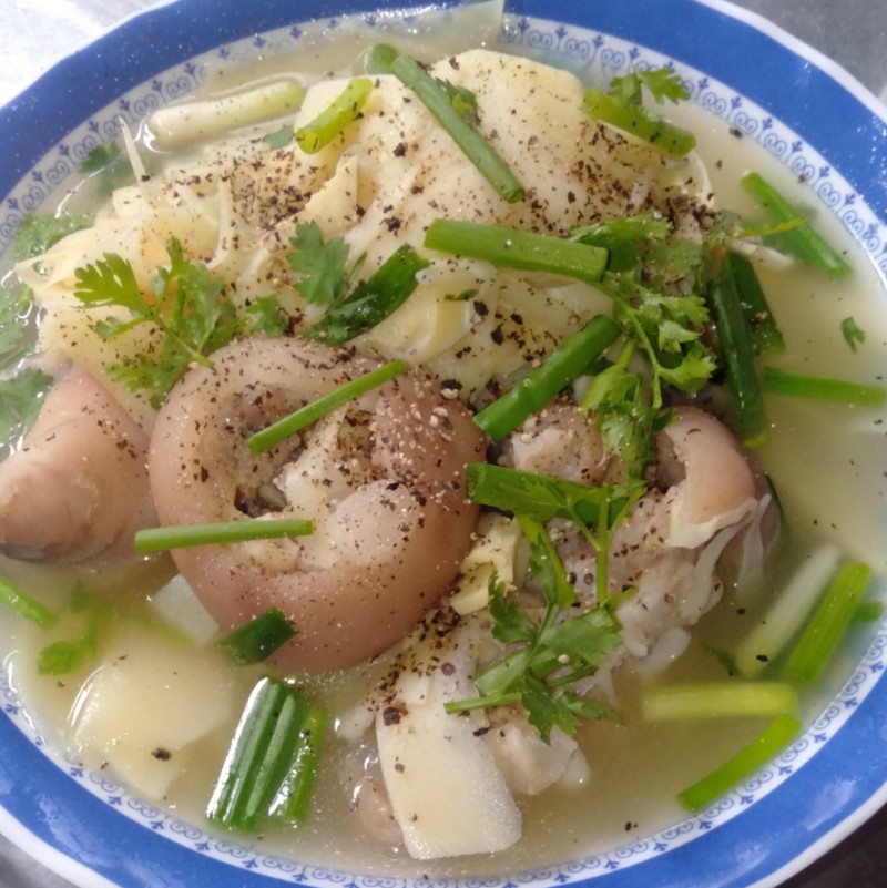 Bước 3 Nấu chân giò hầm măng tươi Chân giò hầm măng tươi (công thức được chia sẻ từ người dùng)