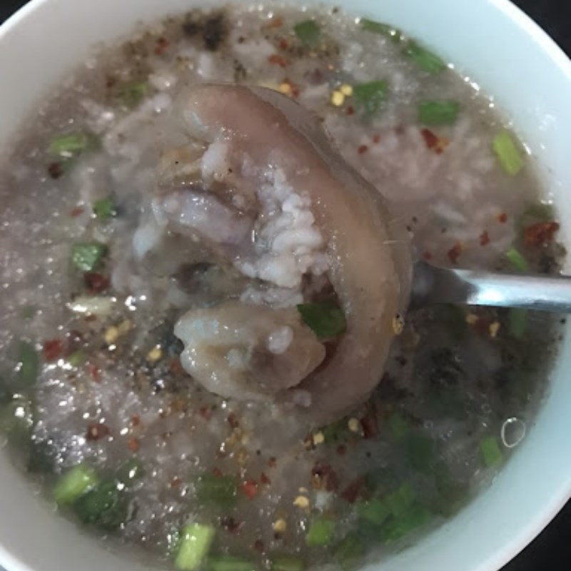 Thành phẩm cháo sau khi ninh nhừ, các nguyên liệu đã hòa quyện vào nhau.