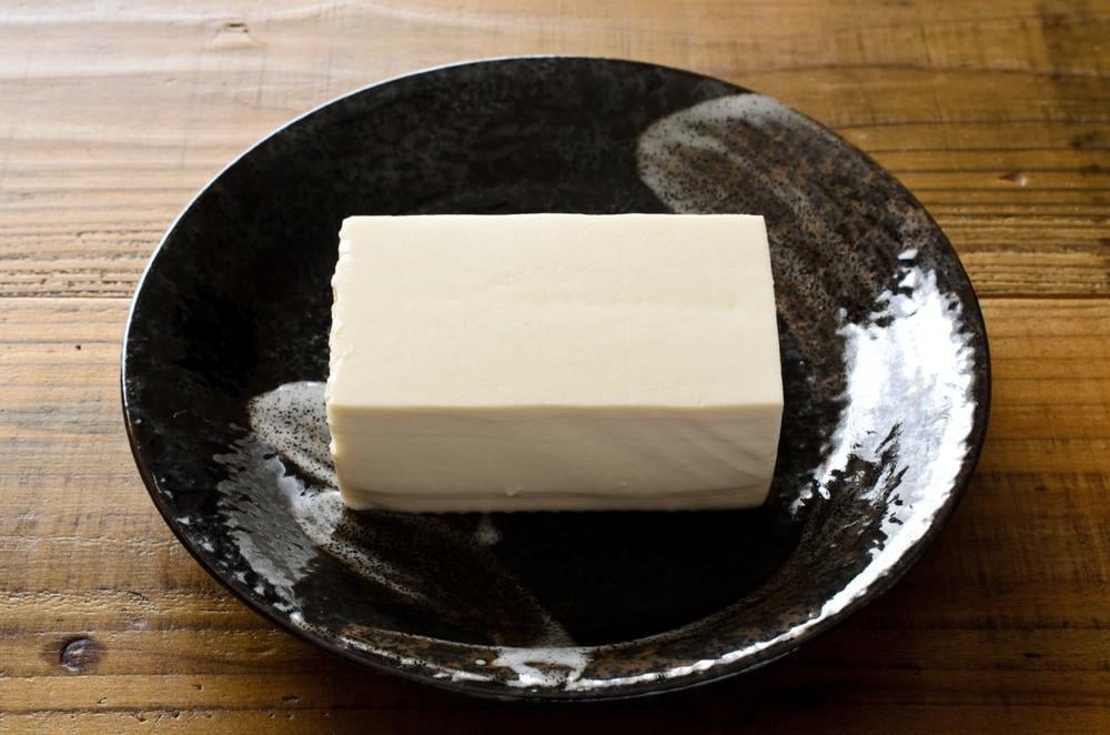 Cháo hàu đậu phụ, bữa ăn dặm giàu protein từ hàu cho bé.