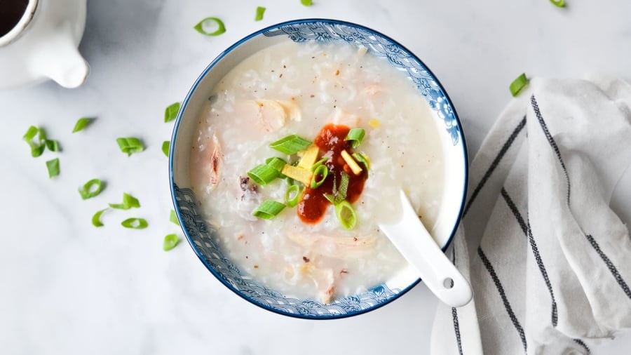 Kỹ thuật ủ cháo giúp hạt gạo mềm, không bị cháy