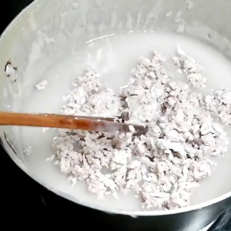 Chè khoai môn xay đã sánh dẻo và trong lại