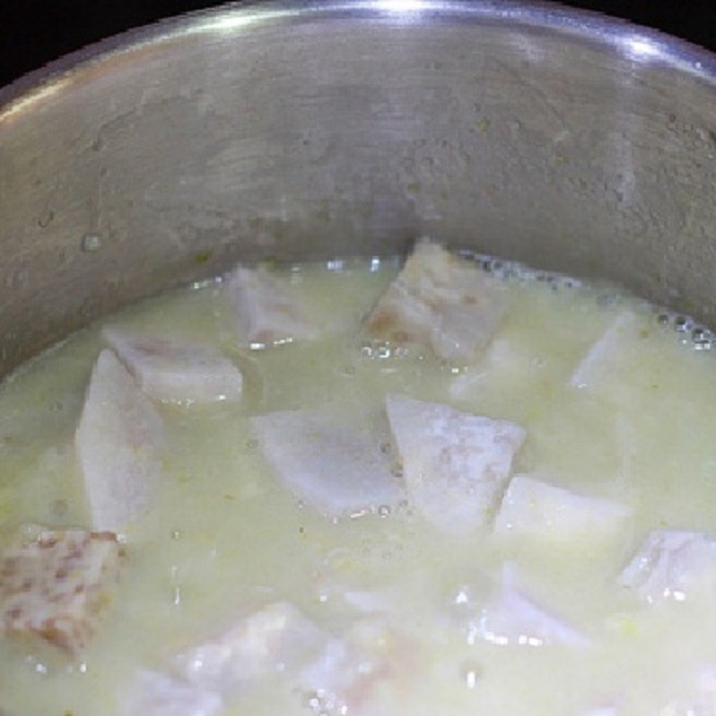 Nồi chè khoai môn cốm đã chín, sánh mịn, sẵn sàng thưởng thức