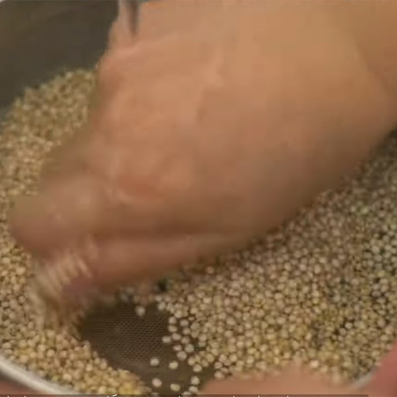 Hạt Quinoa đã nấu chín trong nồi cơm điện