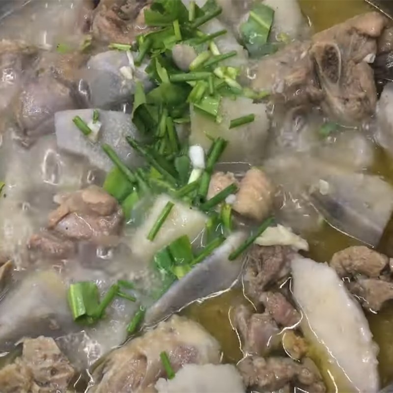 Lẩu vịt khoai môn với rau ăn kèm