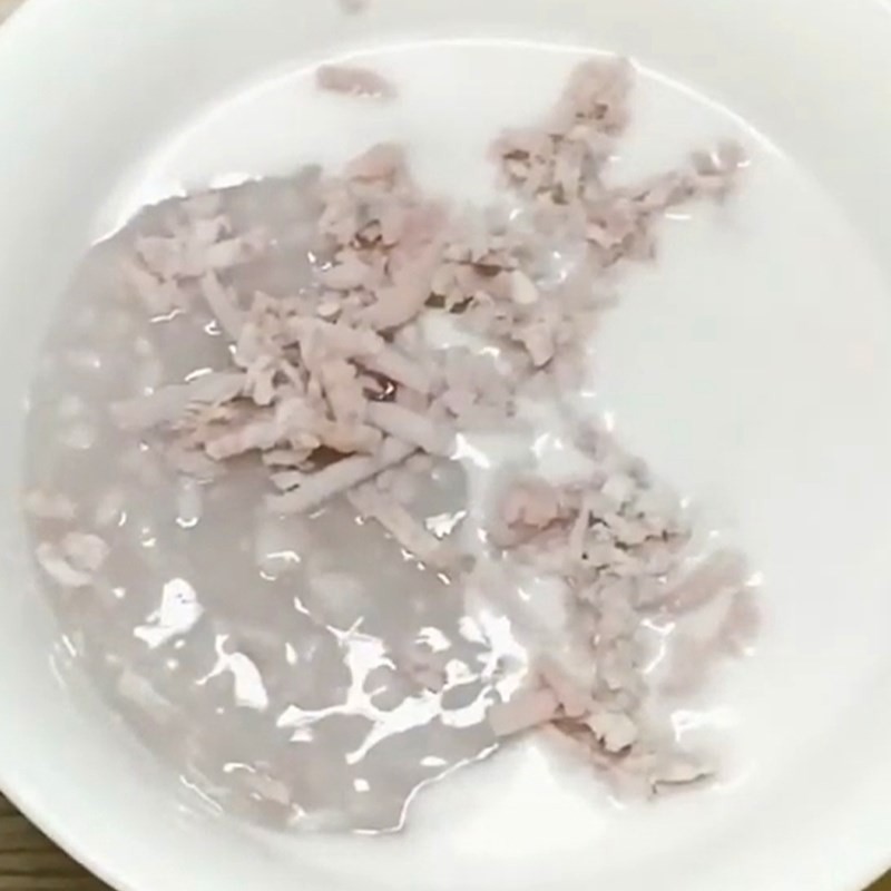 Nấu nước cốt dừa trên bếp cho sánh lại