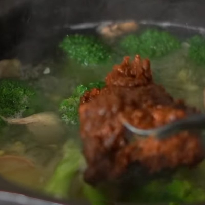 Nước dùng canh tương đậu đã sẵn sàng