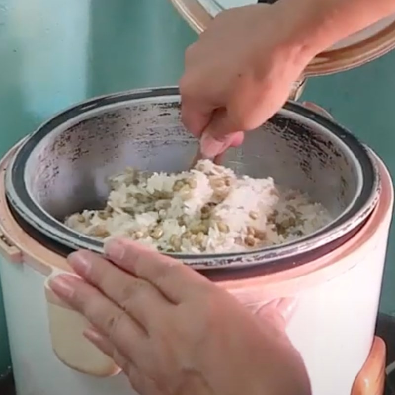 Xới đều xôi khi chín