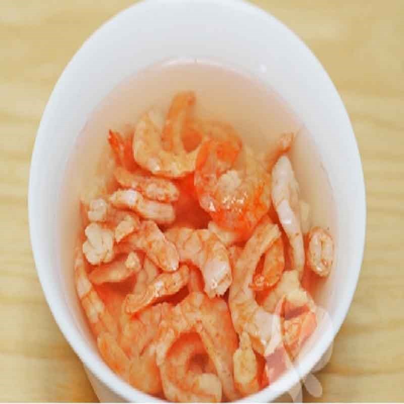 Quy trình ngâm tôm khô giúp tôm mềm và dậy mùi thơm cho món canh rong biển tươi